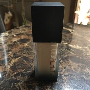 Huda Beauty Liquid Foundation-Shortbread